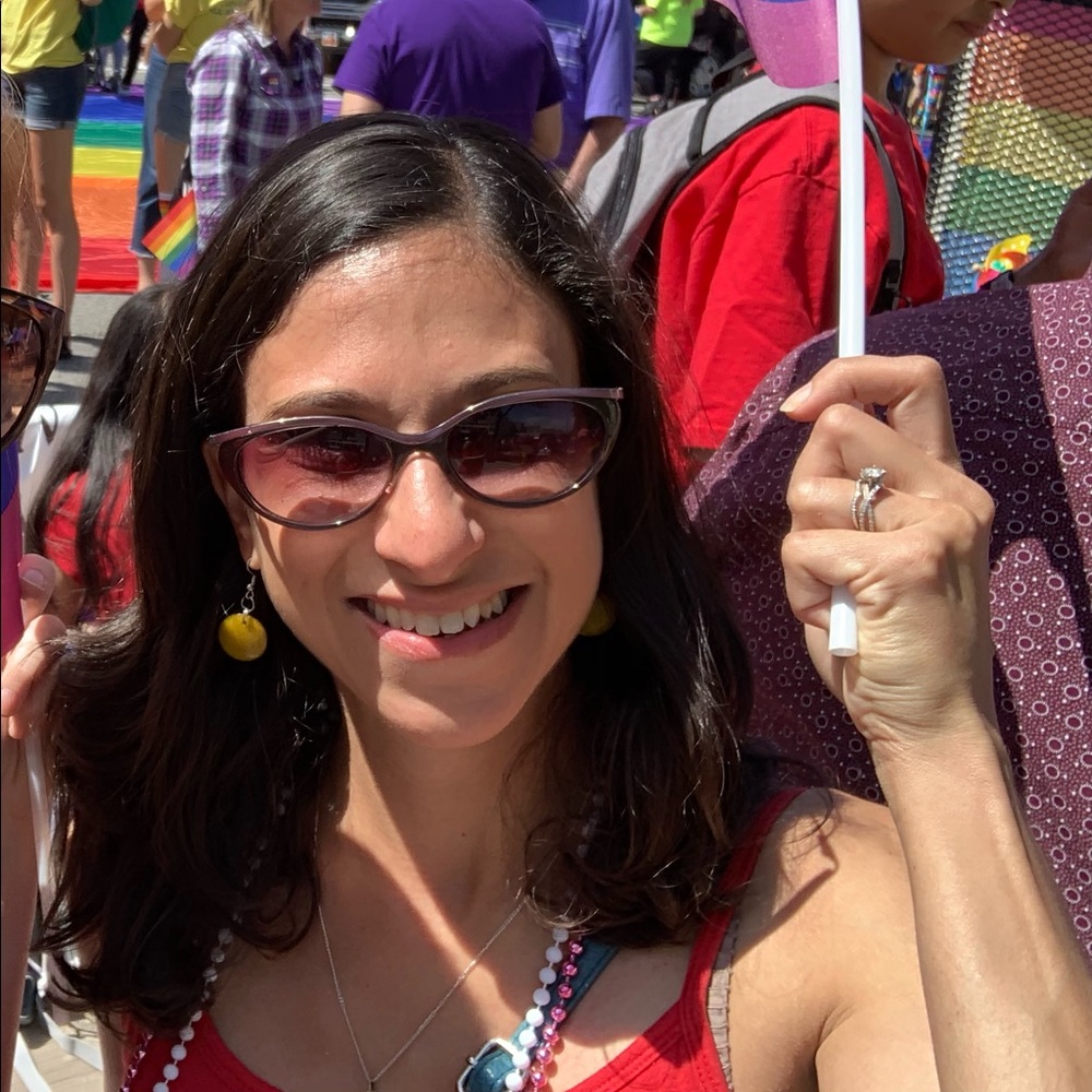 Meet your Posher, Lara